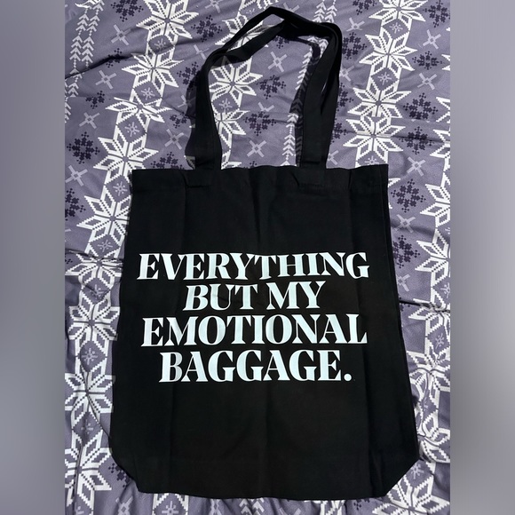 IL MAKIAGE COMES WITH FREE CANVASS BAG! RETAIL OVER $80 - Picture 3 of 5